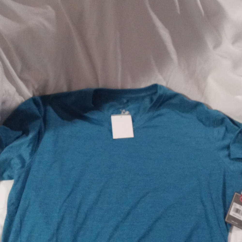 Mens med v cut tshirt new with tage